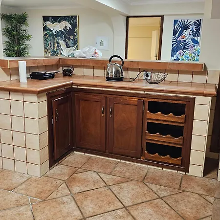 Joli Larano - Bbq In דירה *