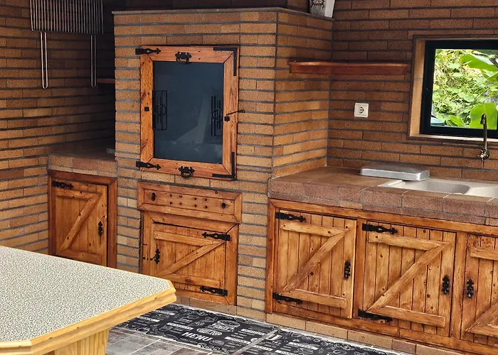 Апартаменты Joli Larano - Bbq In *